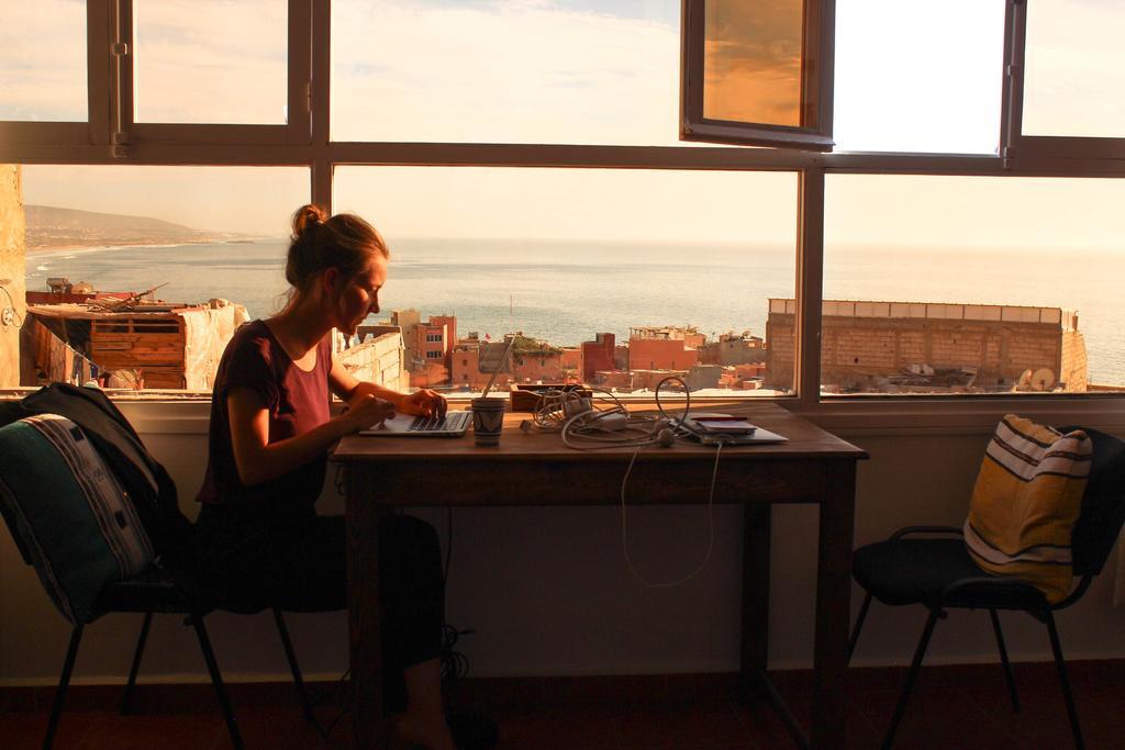 Sundesk Coworking And B&B Taghazout Exterior foto